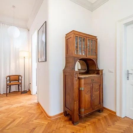 Lägenhet Guesthost - La Casa Di Leopold Bloom Trieste