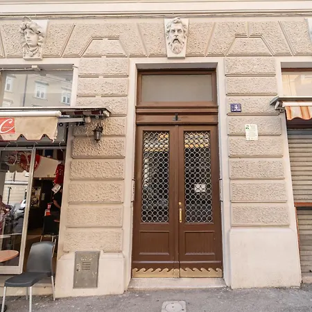 Guesthost - La Casa Di Leopold Bloom Lägenhet *